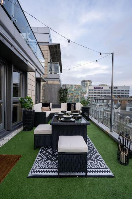 Penthouse Noir - Wyndale Living - Central Bham 2Br برمنغهام المظهر الخارجي الصورة
